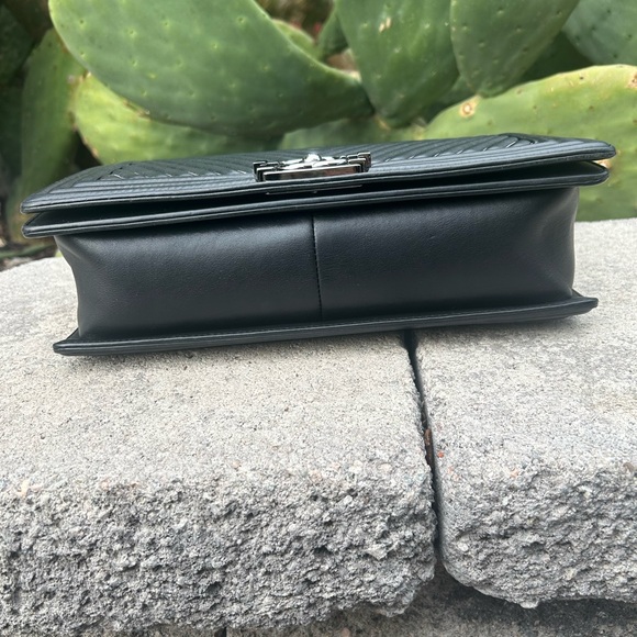 Chanel Chevron Boy Bag - Picture 5 of 13